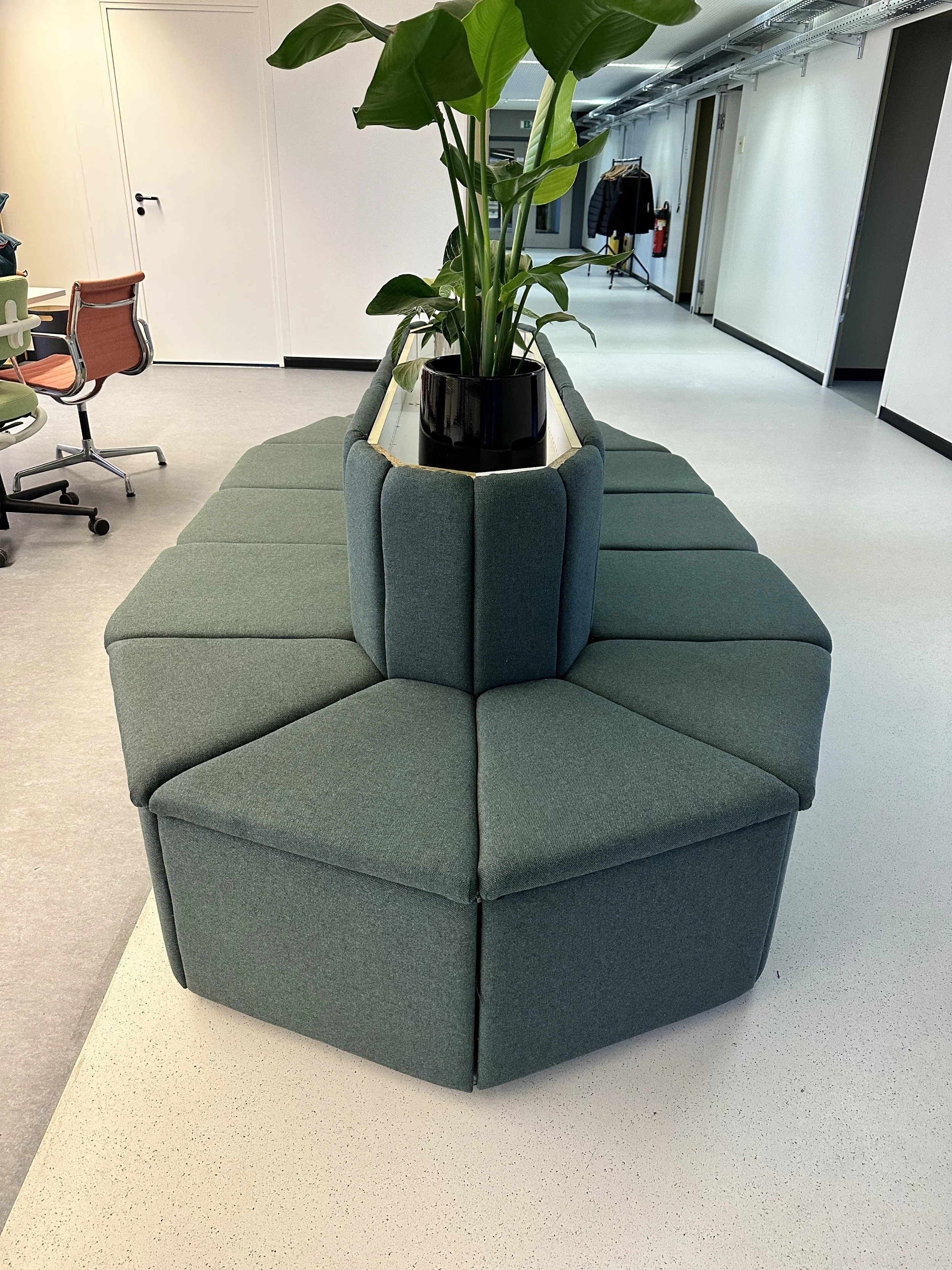 Büro Sitzbank Ansicht 2